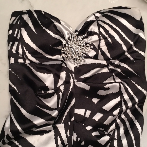 Black and white formal Caché mermaid dress - Picture 2 of 6